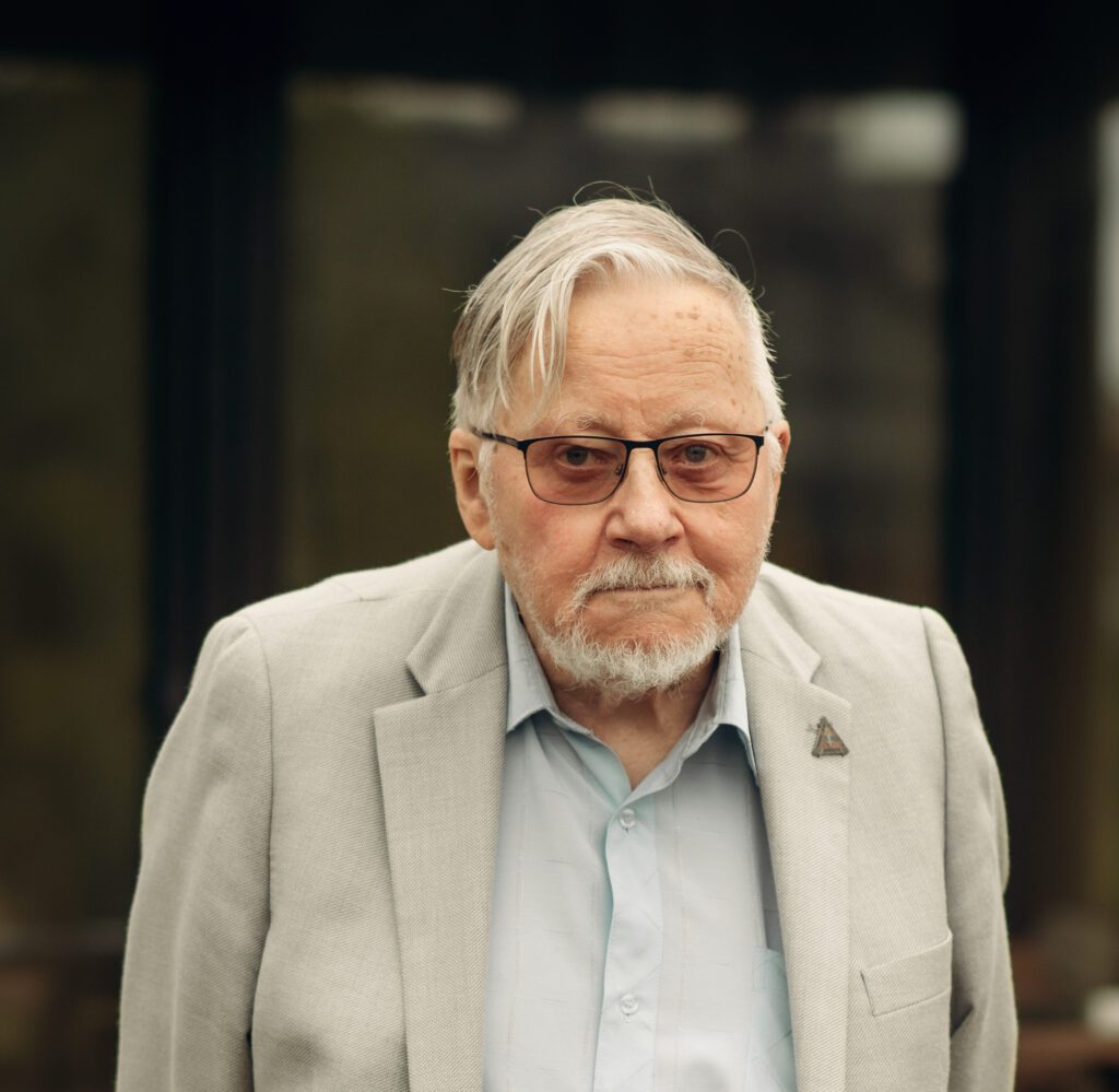 Vytautas Landsbergis: „Žmonija eina labai pavojingu, net pražūtingu keliu – žmonės, būkite žmonėmis“ - LANDSBERGIS PAGRIND 1